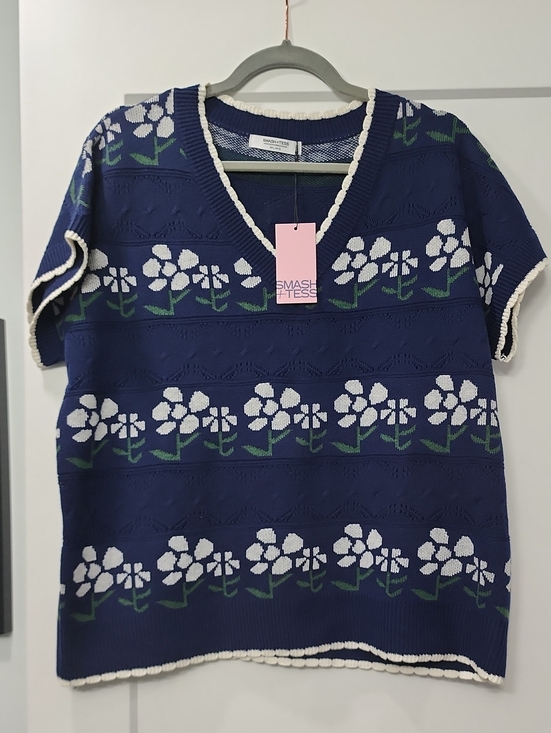 Smash + Tess Tops - Smash + Tess Navy Floral V-Neck Short Sleeve Knit Top with White Trim